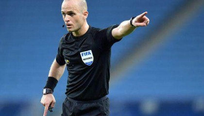 ​约旦裁判执法泰山对阵横滨 VAR裁判来自新加坡