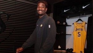 华体会权威下载-艾顿：你们从未见过终极版本的我 因我之前没处在赢球的环境里