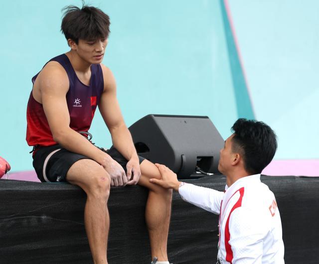 巴黎奥运会丨攀岩——男子速度赛：伍鹏获得银牌XxjpseC010712_20240808_MVPFN0A001.jpg